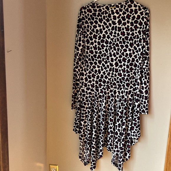 Leopard print asymmetrical dress in soft and comfortable fabric. - Picture 8 of 8